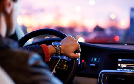 “Range Rover”dən 11 min oğurlayan “ayıq sürücü” saxlanıldı