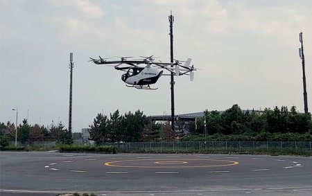 İlk özü idarə olunan uçan taksini sınaqdan keçirdilər